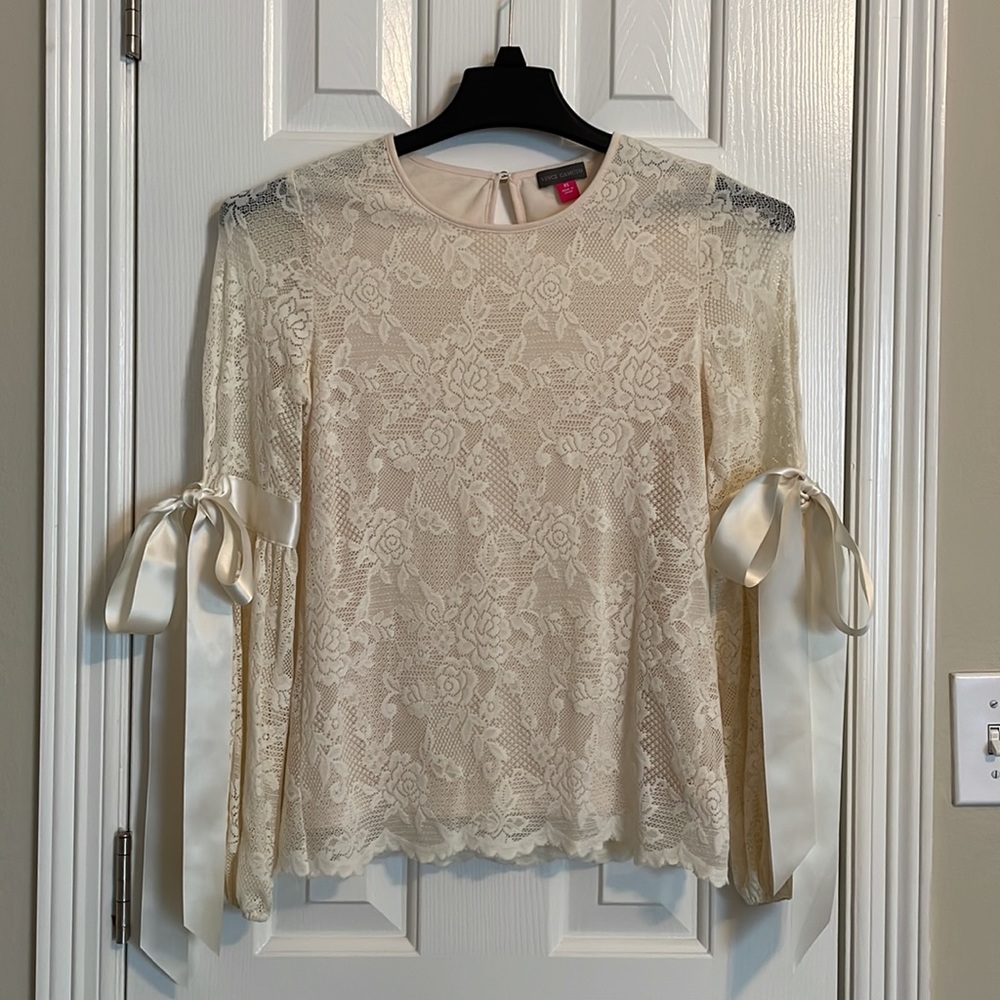 Vince Camuto Tie Cuff Bubble Sleeve Floral Lace Top, Ivory, Size XS